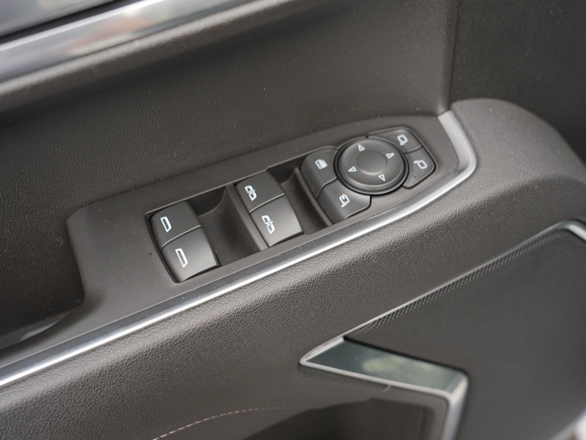 Used 2025 GMC Sierra 1500 SLT AWD/4WD image 17