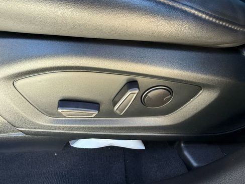 Used 2022 Ford Explorer XLT w/ Equipment Group 202A AWD/4WD image 21