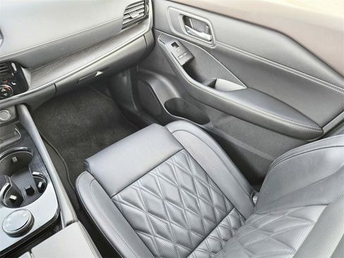 Used 2023 Nissan Rogue Platinum w/ Platinum Premium Package image 12