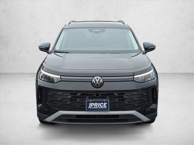 Used 2026 Volkswagen Tiguan SE FWD image 2