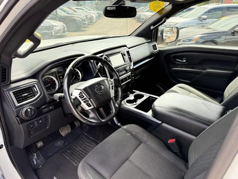 Used 2019 Nissan Titan SV w/ SV Convenience Package AWD/4WD image 11
