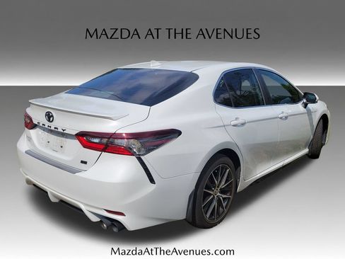 Used 2022 Toyota Camry SE w/ Convenience Package FWD image 14