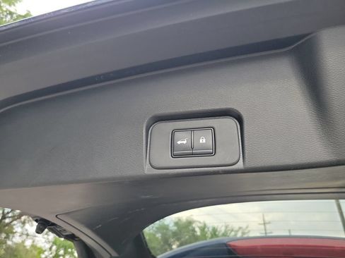 Used 2025 Nissan Rogue SV AWD/4WD image 9