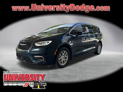 Used 2024 Chrysler Pacifica Touring-L