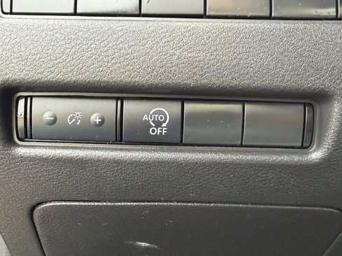 Certified 2023 Nissan Rogue SV FWD image 12