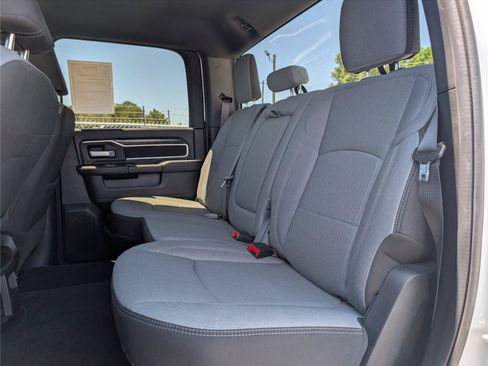 Used 2024 RAM 2500 Big Horn AWD/4WD image 35
