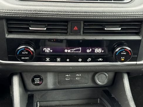 Used 2025 Nissan Rogue SV image 29