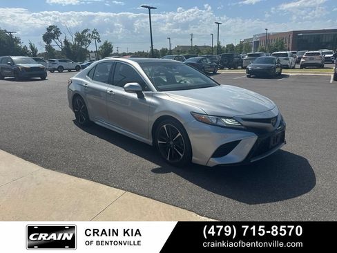 Used 2018 Toyota Camry XSE FWD image 12