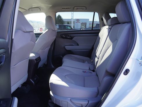 Certified 2023 Toyota Highlander LE image 21