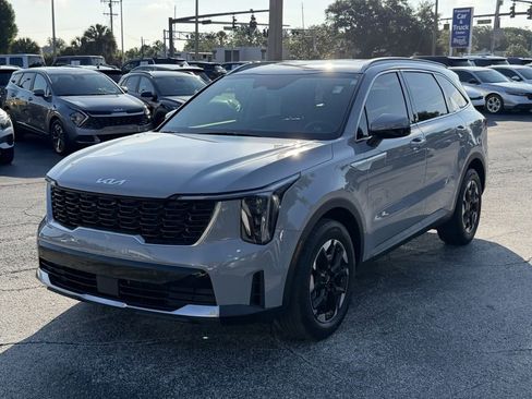 Certified 2024 Kia Sorento S FWD image 7