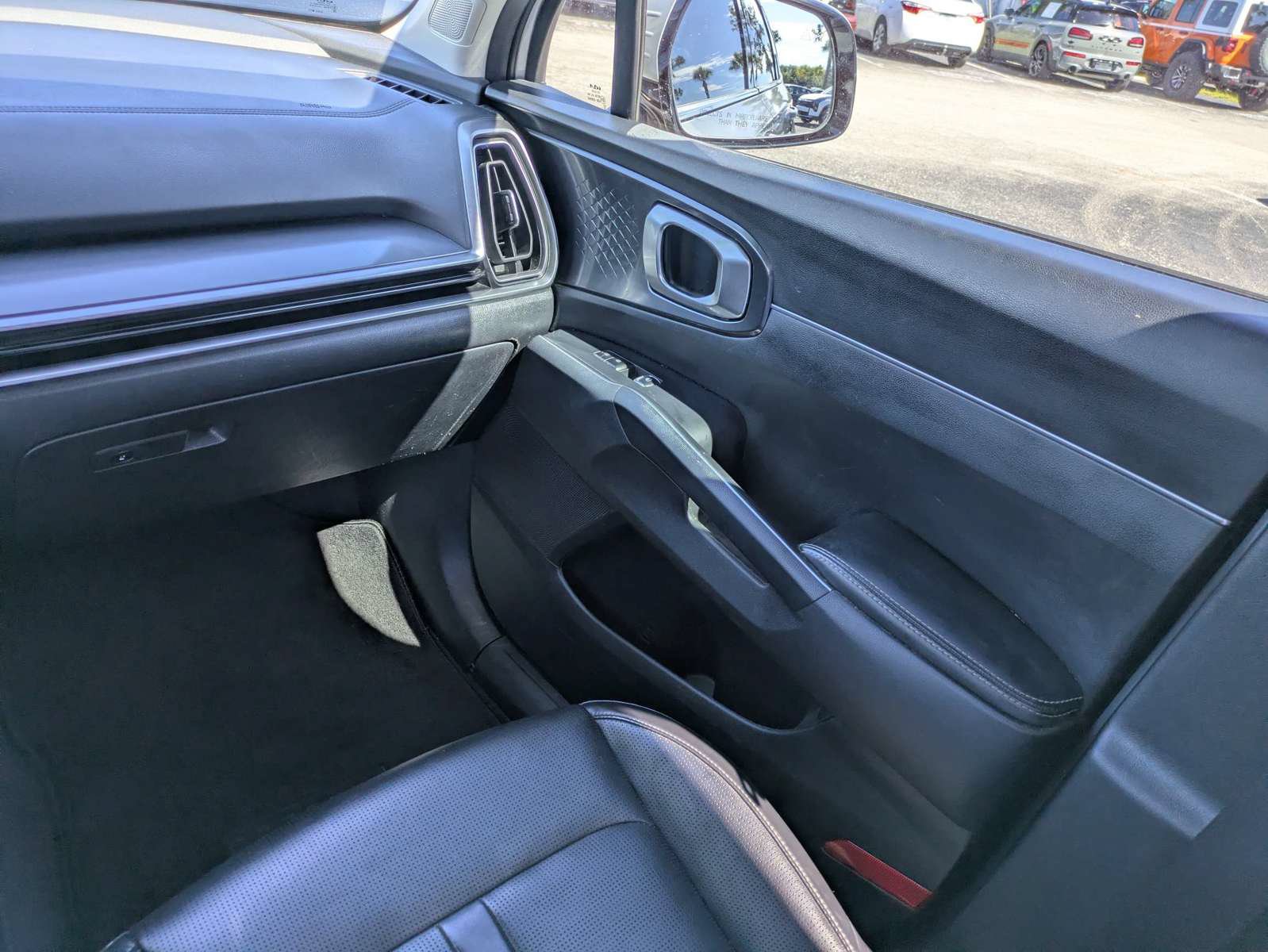 Certified 2024 Kia Sorento S w/ Panoramic Sunroof Package FWD image 14