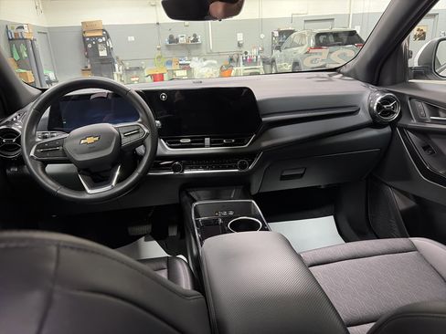 Used 2025 Chevrolet Equinox LT w/ Convenience Package II image 27