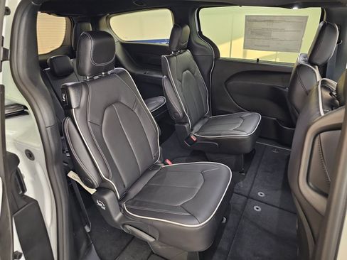 New 2026 Chrysler Pacifica Limited w/ S Appearance Package image 28