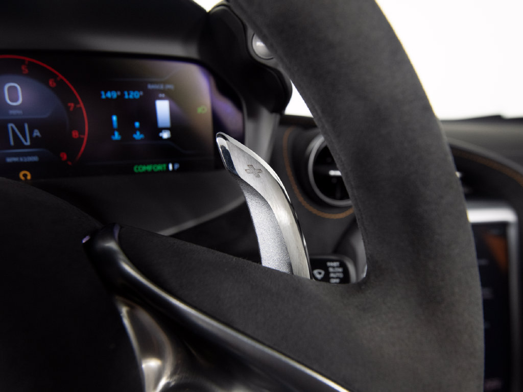 Used 2024 McLaren 750S Spider RWD image 17