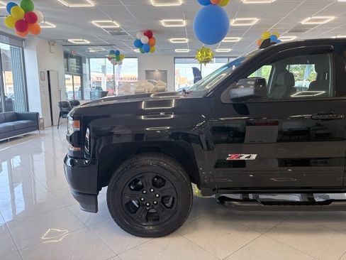 Used 2017 Chevrolet Silverado 1500 LT w/ Midnight Edition AWD/4WD image 6