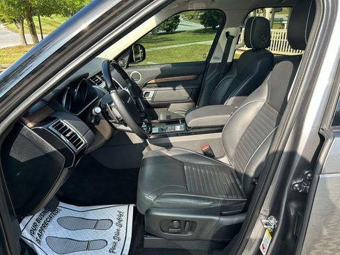 Used 2017 Land Rover Discovery HSE image 11