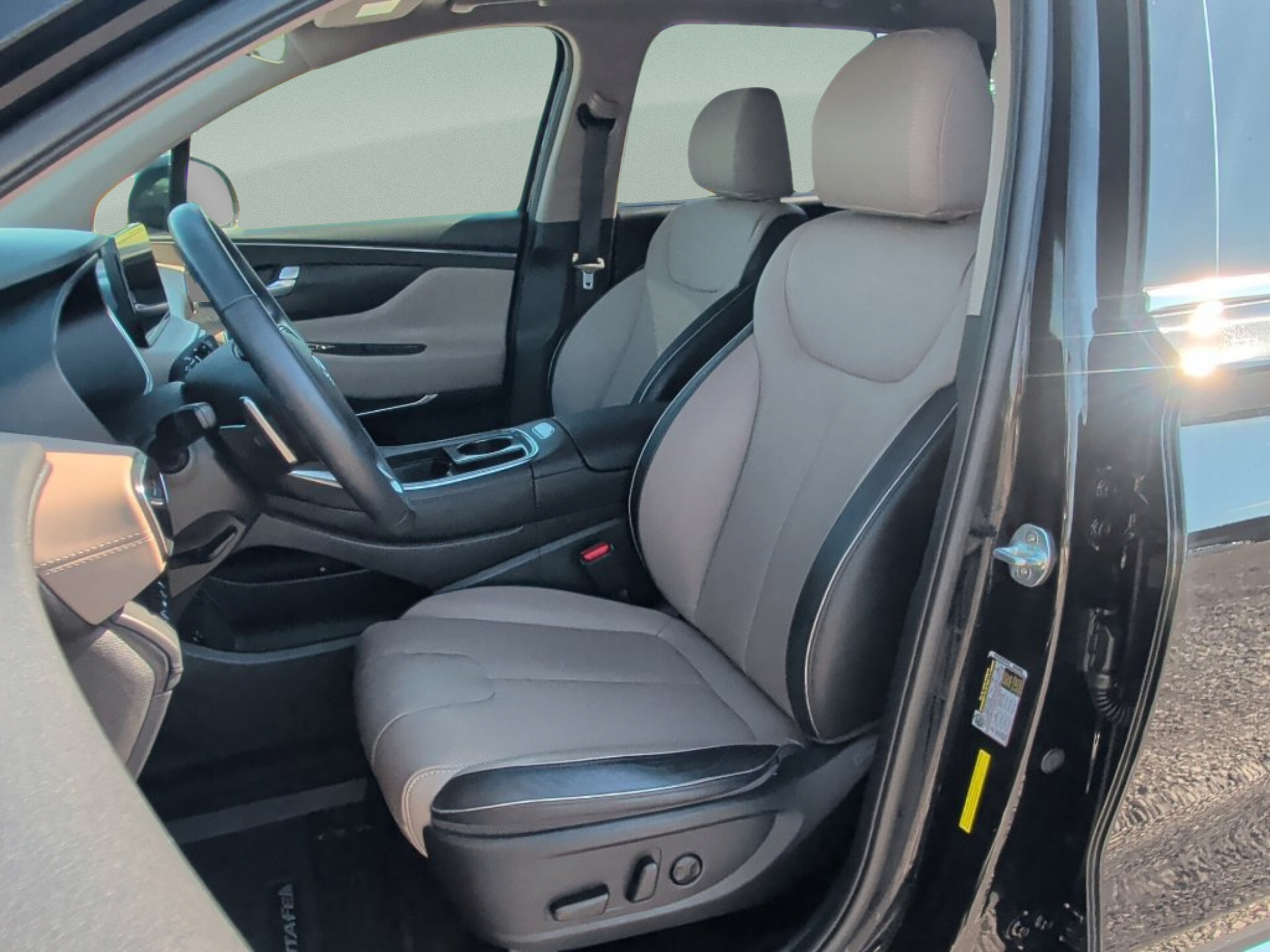 Used 2022 Hyundai Santa Fe SEL w/ Convenience + Premium Package FWD image 15