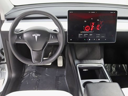 Used 2022 Tesla Model Y Performance image 15