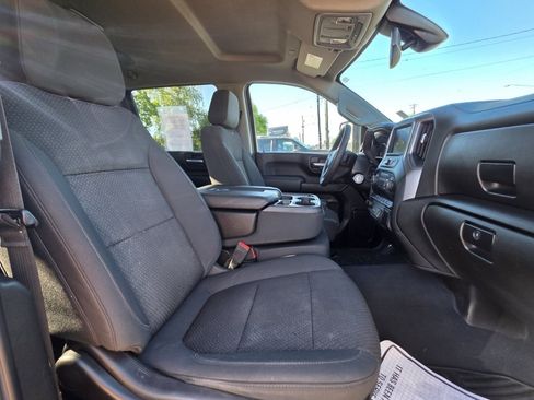 Used 2022 Chevrolet Silverado 2500 Custom w/ Custom Value Package AWD/4WD image 9