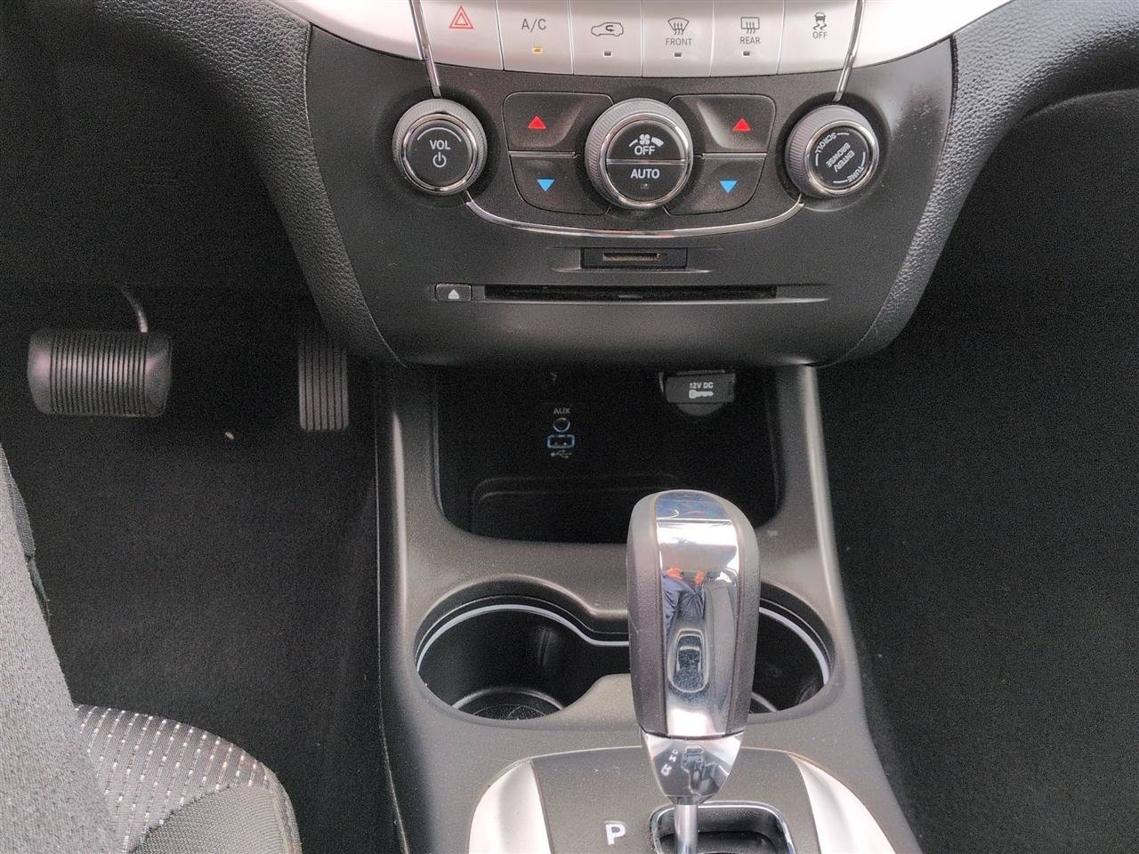 Used 2019 Dodge Journey SE FWD image 25