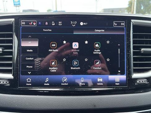 Used 2024 Chrysler Pacifica Touring-L image 22