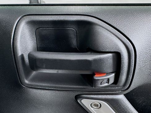 Used 2016 Jeep Wrangler Unlimited Sahara image 28