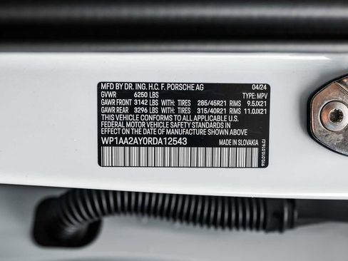 Used 2024 Porsche Cayenne image 28