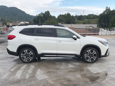 Used 2023 Subaru Ascent Limited AWD/4WD image 2