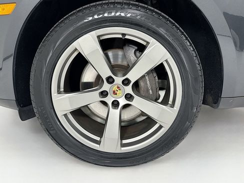 Certified 2023 Porsche Macan AWD/4WD image 32