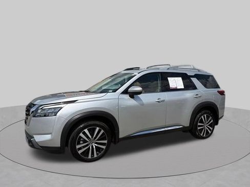 Used 2025 Nissan Pathfinder Platinum w/ Cargo Package AWD/4WD image 18