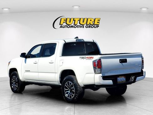 Used 2020 Toyota Tacoma TRD Sport w/ Technology Package image 6