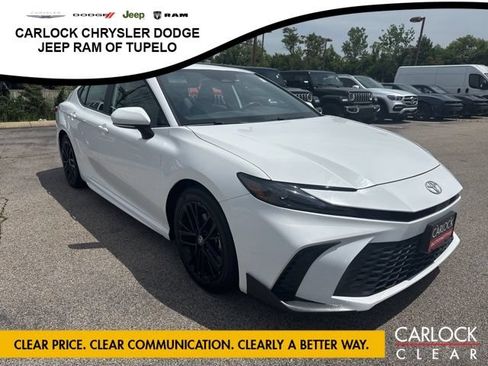 Used 2025 Toyota Camry SE FWD image 4