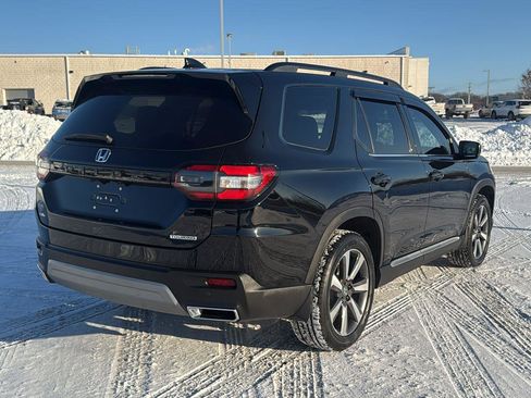 Used 2025 Honda Pilot Touring image 7