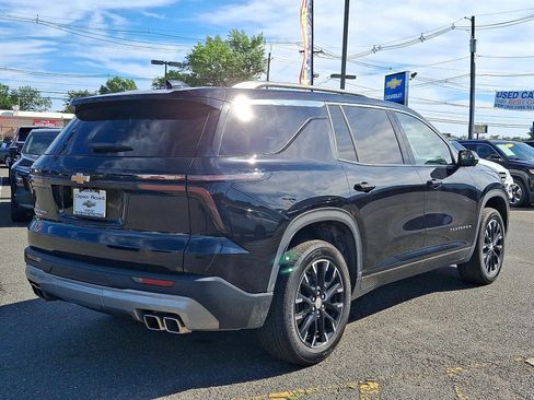 Used 2025 Chevrolet Traverse LT w/ Sun and Wheel Package FWD image 7