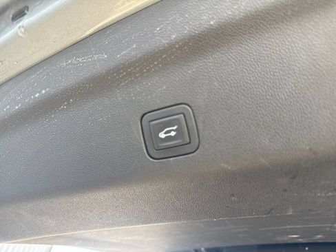 Used 2025 Chevrolet Tahoe Z71 AWD/4WD image 20