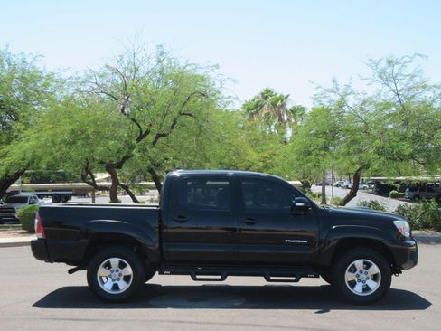 Used 2014 Toyota Tacoma PreRunner w/ TRD Sport Package RWD image 3