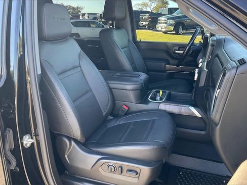 Used 2022 GMC Sierra 2500 Denali w/ Denali Black Diamond Edition image 7