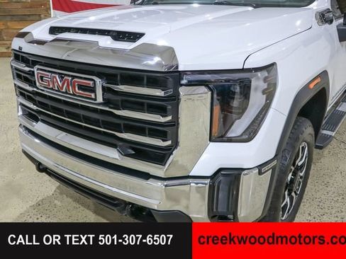 Used 2025 GMC Sierra 2500 SLE AWD/4WD image 3