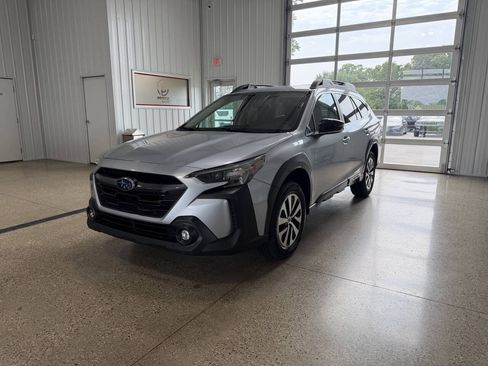 Used 2023 Subaru Outback Premium w/ Tech Package 1 AWD/4WD image 2