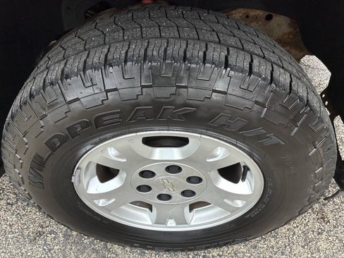Used 2005 Chevrolet Avalanche Z71 w/ Preferred Equipment Group AWD/4WD image 27