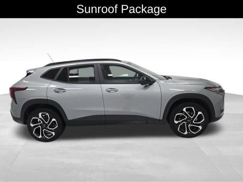 Certified 2026 Chevrolet Trax RS w/ Sunroof Package image 7