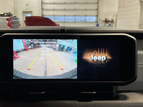 Used 2025 Jeep Wrangler Willys image 25