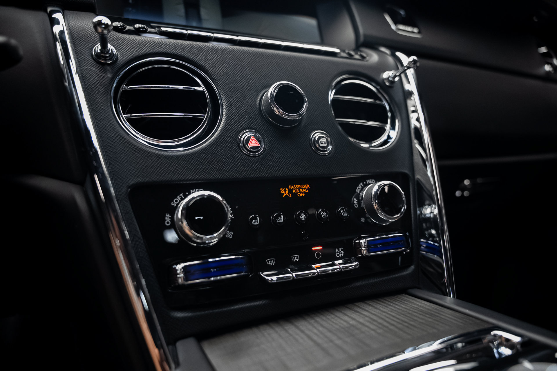 Used 2022 Rolls-Royce Cullinan w/ Technology Package AWD/4WD image 51