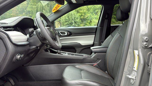 Certified 2023 Jeep Compass Limited w/ Sun and Sound Group AWD/4WD image 13