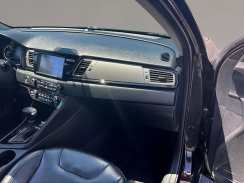 Used 2018 Kia Niro Touring FWD image 26