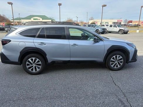 Used 2023 Subaru Outback Premium image 6