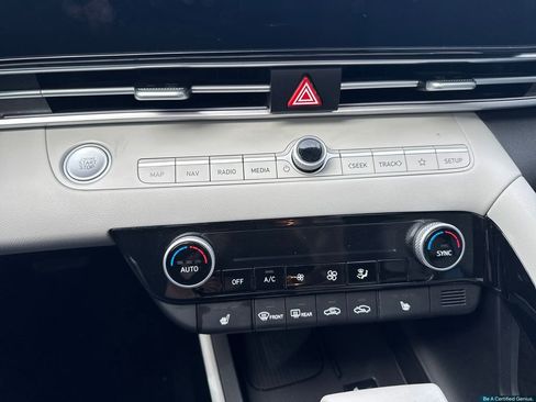 Certified 2024 Hyundai Elantra Limited FWD image 48