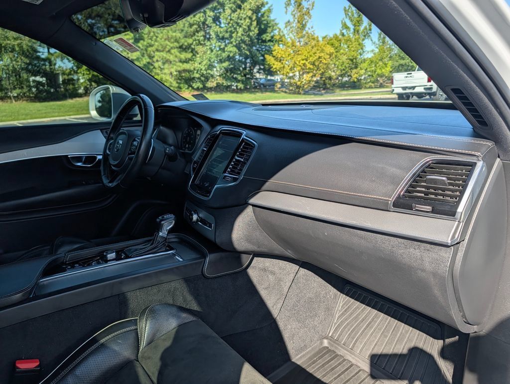 Used 2019 Volvo XC90 T6 R-Design w/ Advanced Package AWD/4WD image 11