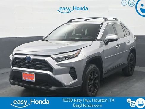 Used 2024 Toyota RAV4 SE image 1