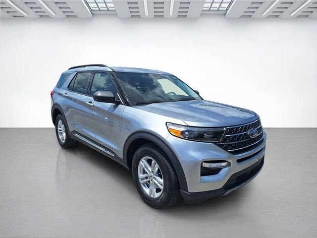 Used 2024 Ford Explorer XLT w/ Equipment Group 202A AWD/4WD image 2